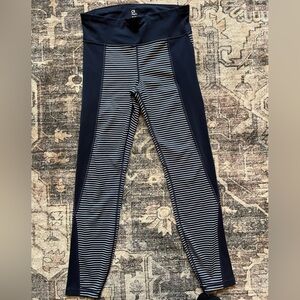 GAP Fit Sculpt Compression Navy and White Striped‎ Leggings Size Medium